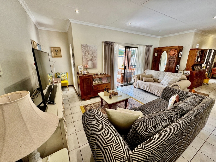 3 Bedroom Property for Sale in Van Der Hoff Park North West